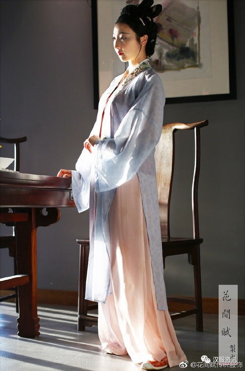 17日漢服成品市場觀察 傳統(tǒng)元素與現(xiàn)代設(shè)計的融合趨勢